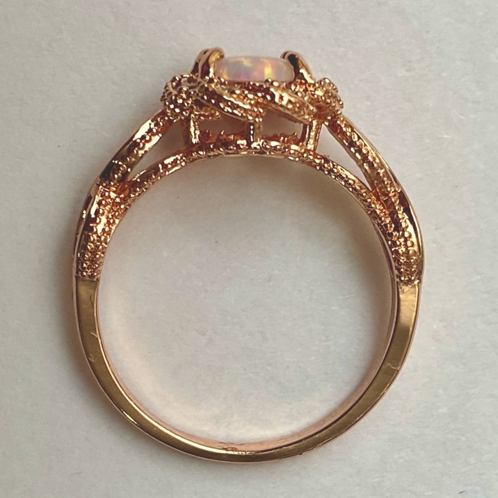 HP 🎉Round Opal Halo Twist Ring In Rose Gold NWOT - Picture 8 of 11